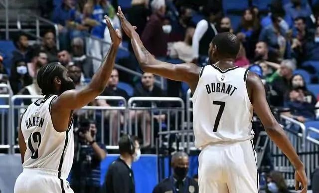  班凯罗新秀赛季首度三双魔术爆冷击败热火